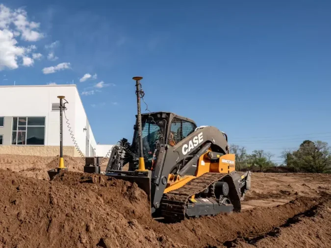 CASE Minotaur™ DL550 Compact Dozer Loader