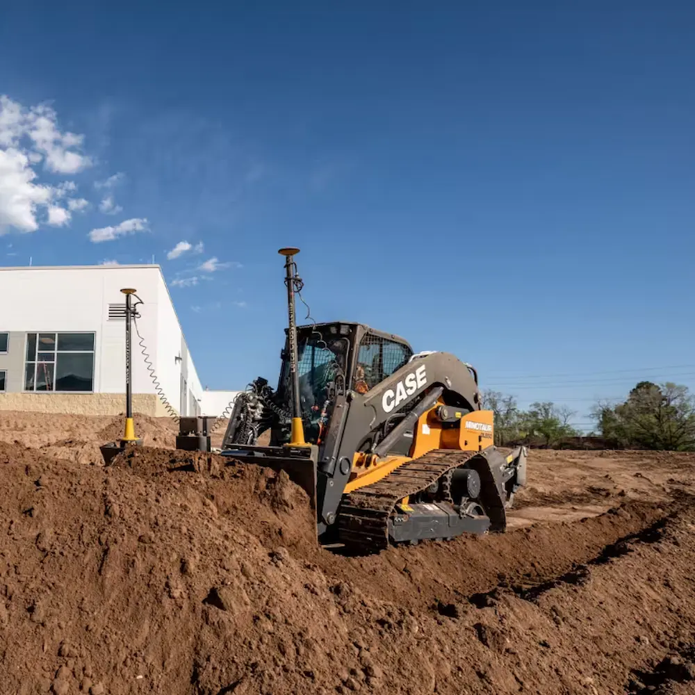 CASE Minotaur™ DL550 Compact Dozer Loader