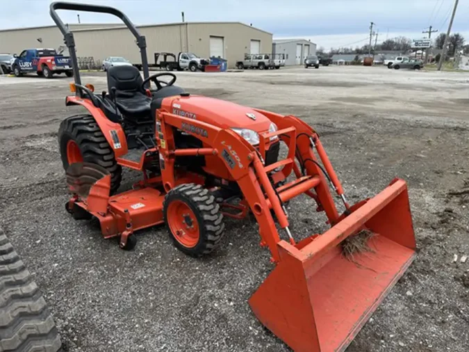kubota b3200hsd front