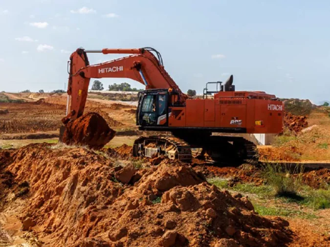 hitachi landcros large excavator zx890lc-7h digging