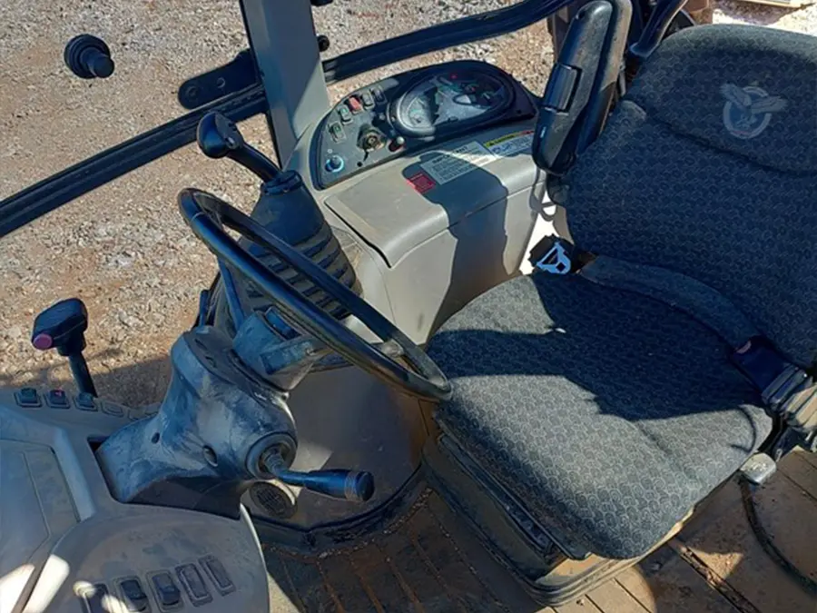 580SN Backhoe Loader CASE cab