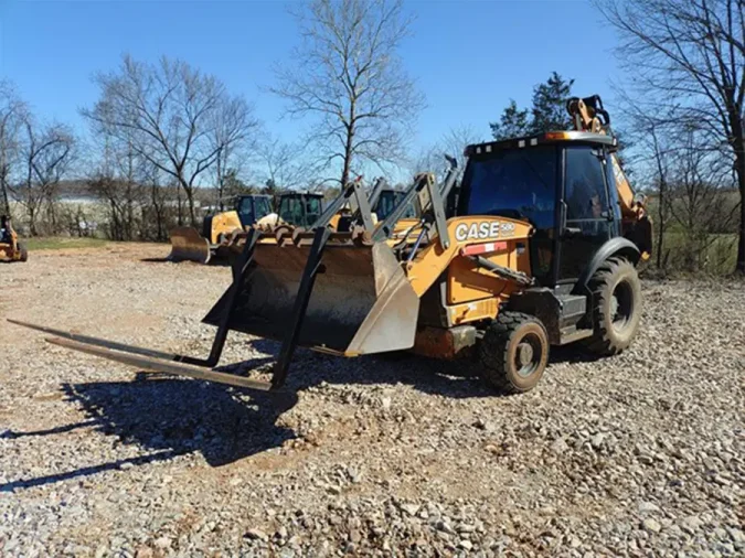580SN Backhoe Loader CASE Front Left