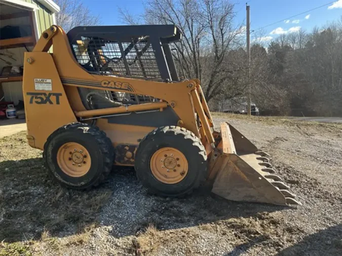 case 75xt skid steer side view