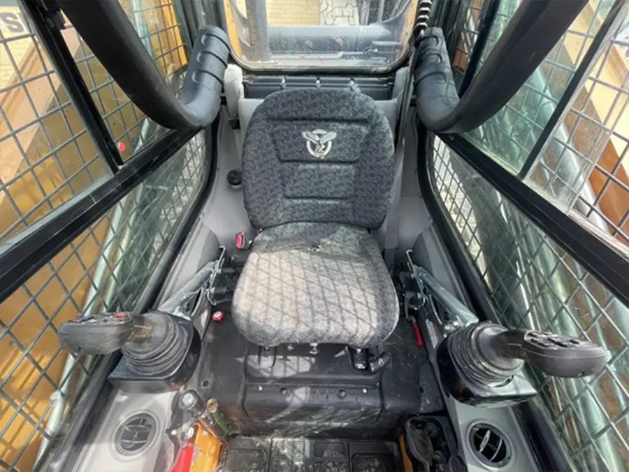 CASE TV620B Compact Track Loader Cab