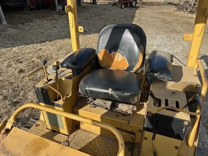 1988 caterpillar d4c seat